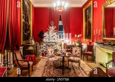 Chenonceau, Frankreich - 30 2022. Dez.: Der Weihnachtsdekorationsraum im Schloss Amboise Stockfoto