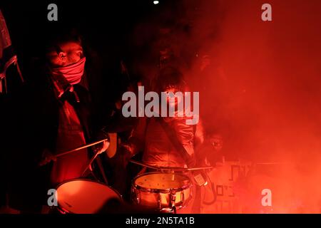 Jerusalem, Israel. 09. Februar 2023. Israelis protestieren vor dem Haus des Premierministers gegen die neue rechte Regierung. Kredit: Ilia Yefimovich/dpa/Alamy Live News Stockfoto