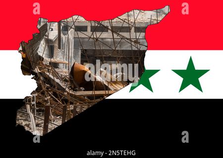 Erdbeben in Syrien. Beschädigtes Gebäude. Ein Bild in Form einer Karte Syriens vor dem Hintergrund der syrischen Nationalflagge Stockfoto