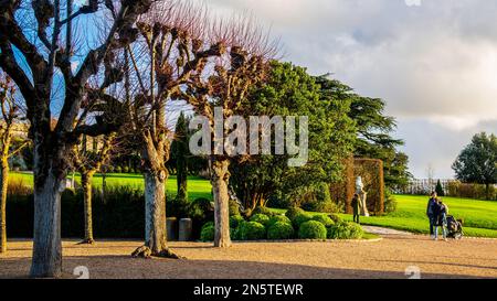 Amboise, Frankreich - 30 2022. Dez.: Herrlicher königlicher Garten im Schloss Amboise Stockfoto