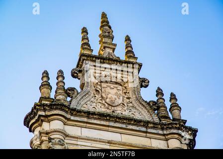 Chenonceau, Frankreich - Dez. 30 2022: Die königliche dekorative Dachfassade im Schloss Amboise Stockfoto