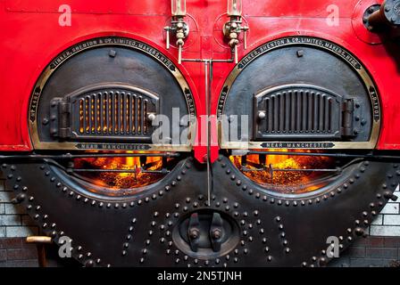 Zwei Lancashire Boiler in Queen Street Mill, beide hergestellt von Tinker, Shenton & Co Ltd. Von Hyde bei Manchester. Stockfoto