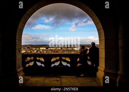 Chenonceau, Frankreich - Dez. 30 2022: Bogen mit Blick auf die Loire im Schloss Amboise Stockfoto