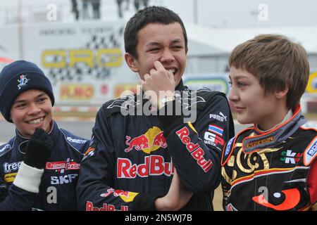 Karting rivalisiert Alexander Albon, George Russell und Nyck De Vries. Stockfoto