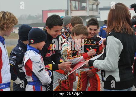 Karting rivalisiert Alexander Albon, George Russell, Lance Walk und Nyck De Vries. Stockfoto