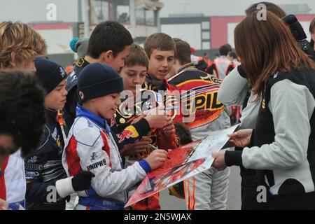 Karting rivalisiert Alexander Albon, George Russell, Lance Walk und Nyck De Vries. Stockfoto