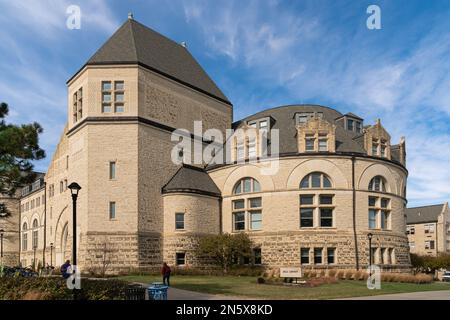 MANHATTEN, KS, USA - 3. NOVEMBER 2022: Hale Library auf dem Campus der Kansas State University. Stockfoto