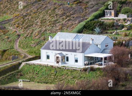 Blick vom Polurrian Hotel auf die Lizard in Cornwall Stockfoto