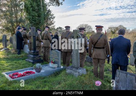 Eine Gedenkfeier auf dem Kirchenfriedhof Rostherne für den SAS-Soldaten Major Paul Wright RE, der im Dhofar-Krieg am 6 1973. Februar im Einsatz getötet wurde Stockfoto