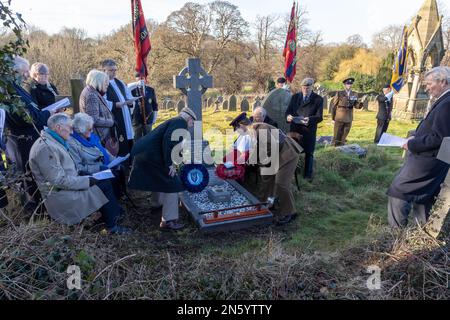 Eine Gedenkfeier auf dem Kirchenfriedhof Rostherne für den SAS-Soldaten Major Paul Wright RE, der im Dhofar-Krieg am 6 1973. Februar im Einsatz getötet wurde Stockfoto