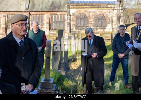 Eine Gedenkfeier auf dem Kirchenfriedhof Rostherne für den SAS-Soldaten Major Paul Wright RE, der im Dhofar-Krieg am 6 1973. Februar im Einsatz getötet wurde Stockfoto