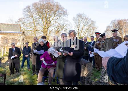 Eine Gedenkfeier auf dem Kirchenfriedhof Rostherne für den SAS-Soldaten Major Paul Wright RE, der im Dhofar-Krieg am 6 1973. Februar im Einsatz getötet wurde Stockfoto