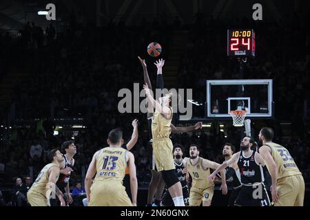 Bologna, Italien. 09. Februar 2023. Beginn des Euroleague Basketball-Meisterschaftsspiels Segafredo Virtus Bologna gegen FC Barcelona - Bologna, Italien, 09. Februar 2023 bei Segafredo Arena Credit: Independent Photo Agency/Alamy Live News Stockfoto