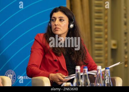 Bukarest, Rumänien - 09. Februar 2023: Gita Kothari, stellvertretende Direktorin für Rechtsfragen bei der OECD, auf der Veranstaltung "Beitritt zur OECD – Chancen f Stockfoto