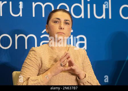 Bukarest, Rumänien - 09. Februar 2023: Ramona Jurubita, Country Managing Partner bei KPMG Romania Moldova, auf der Veranstaltung „Beitritt zur OECD – oppor Stockfoto