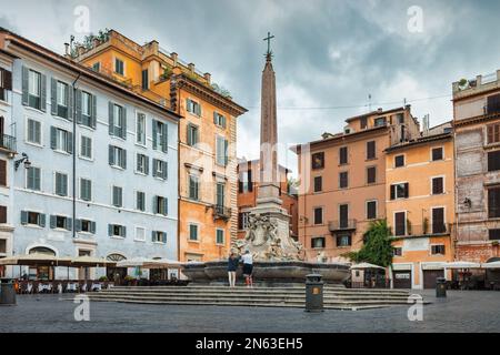 Piazza della Rotonda mit Fontana del Pantheon im Zentrum von Rom, Italien Stockfoto