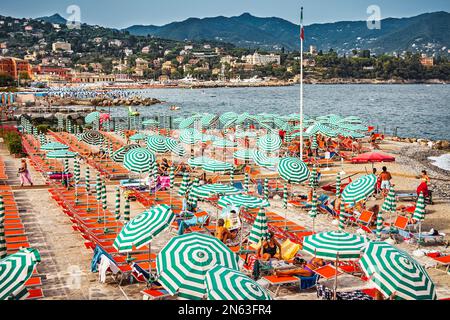 Strand in Santa Margherita Ligure an der italienischen Riviera, Genua, Italien Stockfoto