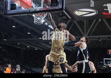 Bologna, Italien. 09. Februar 2023. Cory Higgins (FC Barcelona) während des Euroleague Basketball-Championship-Spiels Segafredo Virtus Bologna gegen FC Barcelona - Bologna, Italien, 09. Februar 2023 in Segafredo Arena Credit: Independent Photo Agency/Alamy Live News Stockfoto