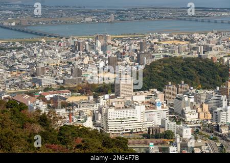 Tokushima Downtown, Inoyama Hill, Yoshino River, Mount Bizan, Shikoku Island, Japan Stockfoto