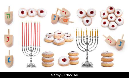 Set mit Holzdreideln, Donuts und silbernen Menorahs auf weißem Hintergrund. Hanukka-Feier Stockfoto