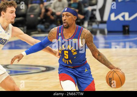 Orlando, Florida, USA, 9. Februar 2023, Denver Nuggets Wächter Kentavious Caldwell-Papst Nr. 5 versucht, Franz Wagner Nr. 22 in der ersten Hälfte am Amway Center zu passieren. (Foto: Marty Jean-Louis) Stockfoto