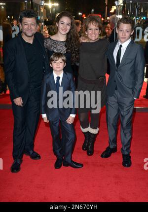 von-links-nach-rechts-lorraine-ashbourne-andy-serkis-ruby-ashbourne