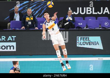 Alessandro Michieletto (Italien) serviert. Volleyball-Weltmeisterschaft 2022. Stockfoto