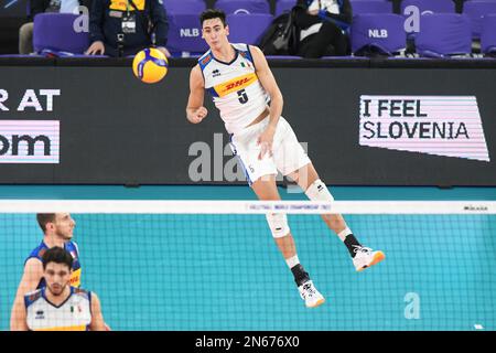 Alessandro Michieletto (Italien) serviert. Volleyball-Weltmeisterschaft 2022. Stockfoto