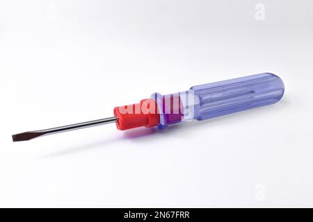 Roter Prüfstift auf isoliertem weißem Hintergrund. Um das sich ändernde elektrische Feld um Objekte zu erkennen, die mit Wechselstrom versorgt werden. Stockfoto