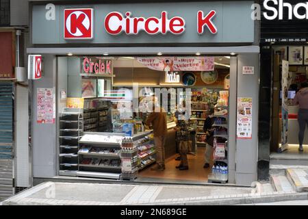 Circle K 24-Stunden-Geschäft, Cochrane Street, Central, Hongkong, China 05. Februar 2023 Stockfoto