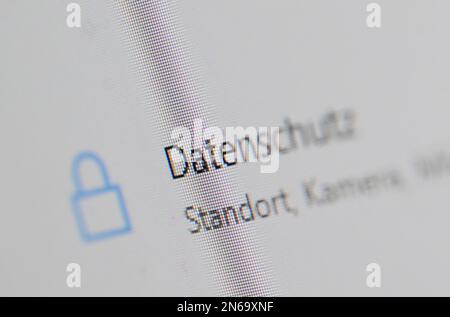 Stuttgart, Deutschland. 09. Februar 2023. ABBILDUNG – Auf einem Computerbildschirm Wird der Hinweis „Datenschutz“ angezeigt. Am 10. Februar kündigt der datenschutzbeauftragte des Landes Baden-Württemberg seinen Datenschutzbericht 2022 an. Kredit: Bernd Weißbrod/dpa/Alamy Live News Stockfoto