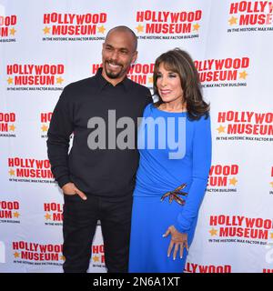 Bryton James, Kate Linder besucht das Hollywood Museum und salutiert Kate Linder. Stockfoto