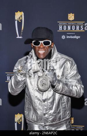 Phoenix, USA. 09. Februar 2023. Flavor Flav läuft am 9. Februar 2023 auf dem roten Teppich bei den NFL Honors in der Symphony Hall im Phoenix Convention Center in Phoenix, Arizona. Der Super Bowl LVII findet am Sonntag, den 12. Februar 2023 zwischen den Kansas City Chiefs und den Philadelphia Eagles statt. (Foto: Anthony Behar/Sipa USA) Guthaben: SIPA USA/Alamy Live News Stockfoto