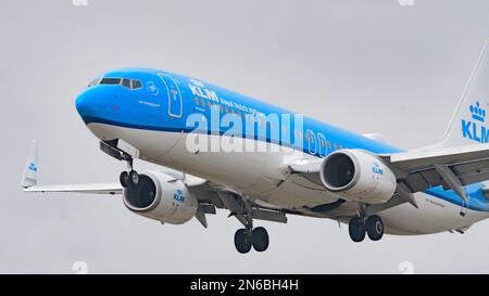 schwechat, österreich, 09. februar 2023, klm-Flugzeug landet auf dem internationalen Flughafen wien Stockfoto