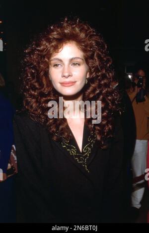 Julia Roberts bei der Steel Magnolias Premiere am 9. November 1989 im Cineplex Odeon Century Plaza Cinemas in Century City, Kalifornien Kredit: Ralph Dominguez/MediaPunch. Stockfoto