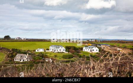 Blick vom Polurrion auf das Lizard Hotel in Helston, Cornwall Stockfoto