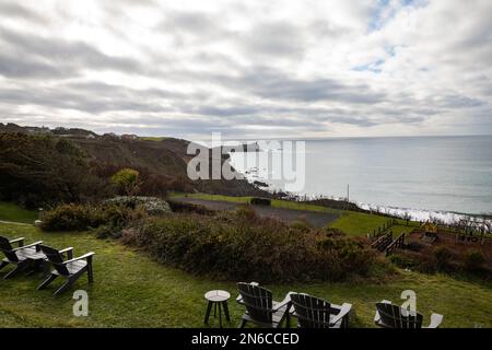 Blick vom Polurrion auf das Lizard Hotel in Helston, Cornwall Stockfoto