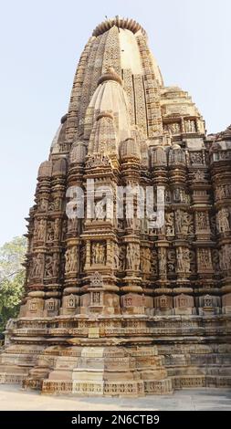 DEVI JAGDAMBA TEMPEL, Südmauer, geformt wie Mount Meru, Western Group, Khajuraho, Madhya Pradesh, Indien, UNESCO-Weltkulturerbe. Stockfoto