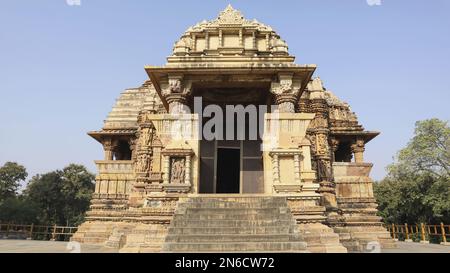 DEVI JAGDAMBA TEMPEL, Fa√ßade, East View, Western Group, Khajuraho, Madhya Pradesh, Indien, UNESCO-Weltkulturerbe. Stockfoto