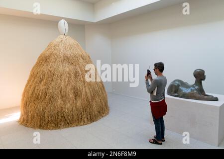 Blick auf den USA-Pavillon mit Kunstwerken von Simone Leigh auf der Biennale 2022 in Venedig Stockfoto