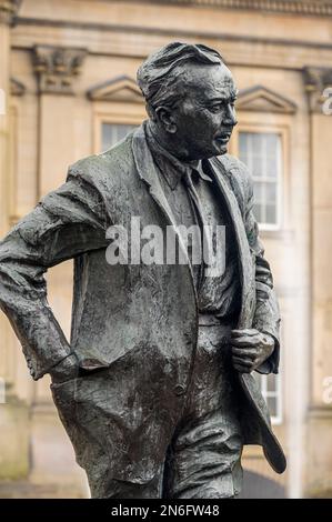 Statue von Harold Wilson, ehemaliger Premierminister des Vereinigten Königreichs, Huddersfield, Yorkshire, England Stockfoto