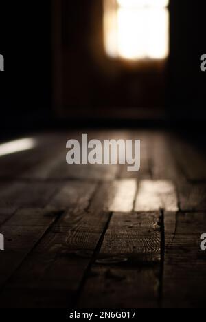 Nahaufnahme des Bodens bei Sonnenlicht vom Fenster Stockfoto