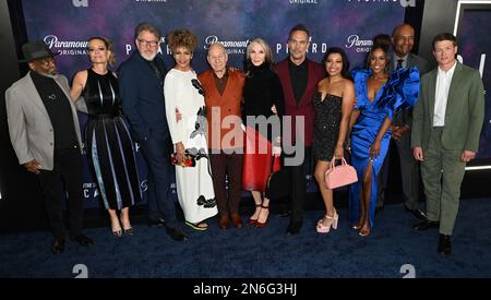 Los Angeles, USA. 09. Februar 2023. Le Var Burton, Jeri Ryan, Jonathan Frakes, Michelle Hurd, Sir Patrick Stewart, Gates McFadden, Todd Stashwick, Mica Burton, Ashlei Sharpe Chestnut, Michael Dorn & Ed Speleers bei der Premiere von „Star Trek Picard“ im TCL Chinese Theatre, Hollywood. Bildnachweis: Paul Smith/Alamy Live News Stockfoto