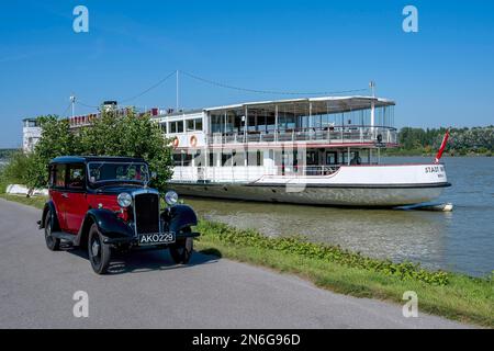 Vintage car Hillman Minx built 1933, 3 gears, 1, 185 cc displacement, 4 cylinders, 30 hp, 950 kg weight, in front of MS Stadt Wien event ship, Austria Stock Photo