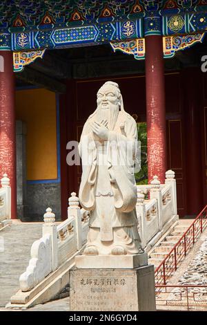 Konfuzius-Statue im Konfuzius-Tempel, Peking, China Stockfoto