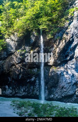 Fluss Aare fließt durch die Aare-Schlucht, Meiringen, Berner Oberland, Schweiz Stockfoto