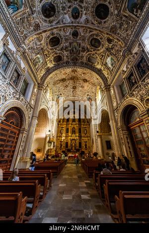 Wunderschönes Innere der Kirche Santo Domingo de Guzman, Oaxaca, Mexiko Stockfoto