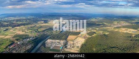 Weiach Kiesgrube, Eglisau-Glattfelden-Run-of-River-Kraftwerk (auch Rheinsfelden genannt) und Hochrhein, Luftaufnahme, Eglisau, Zürich, Schweiz Stockfoto