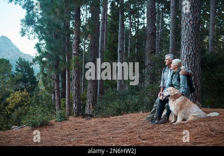 Es geht nicht nur um Wandern, sondern auch um gute gemeinsame Zeit. . Stockfoto
