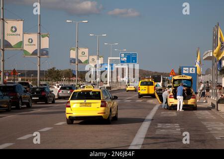 Taxis am internationalen Flughafen athen sparta-artemida eleftherios venizelos athen griechenland Stockfoto